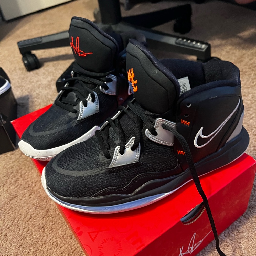 Nike Kyrie Infinity GS in Black and White